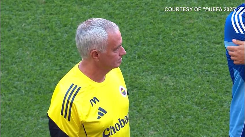 Fenerbahce, ufficiale: esonerato Mourinho