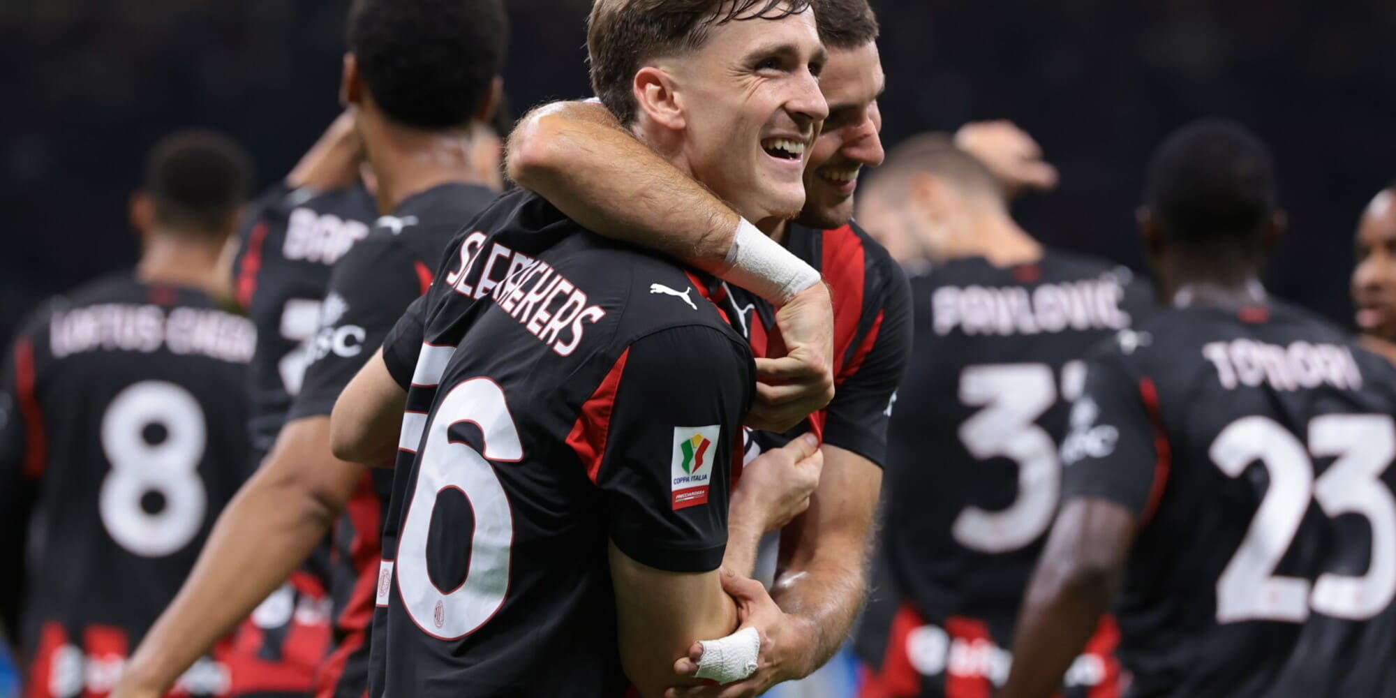 Saelemaekers e Pulisic lanciano Allegri: il rosso a Estupinan e il rigore di De Bruyne non bastano a Conte
