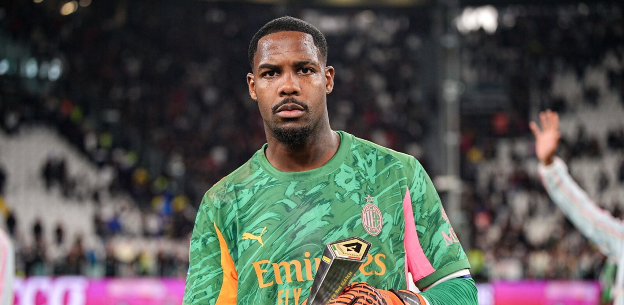 Maignan 7 Sulla fucilata di Gatti compie un miracolo grazie all’idea di muoversi come un portiere di pallamano per riuscire a coprire il maggior spazio possibile a un avversario che gli era davanti a pochi metri dalla porta. Intervento da mostrare in tutte le scuole calcio. 