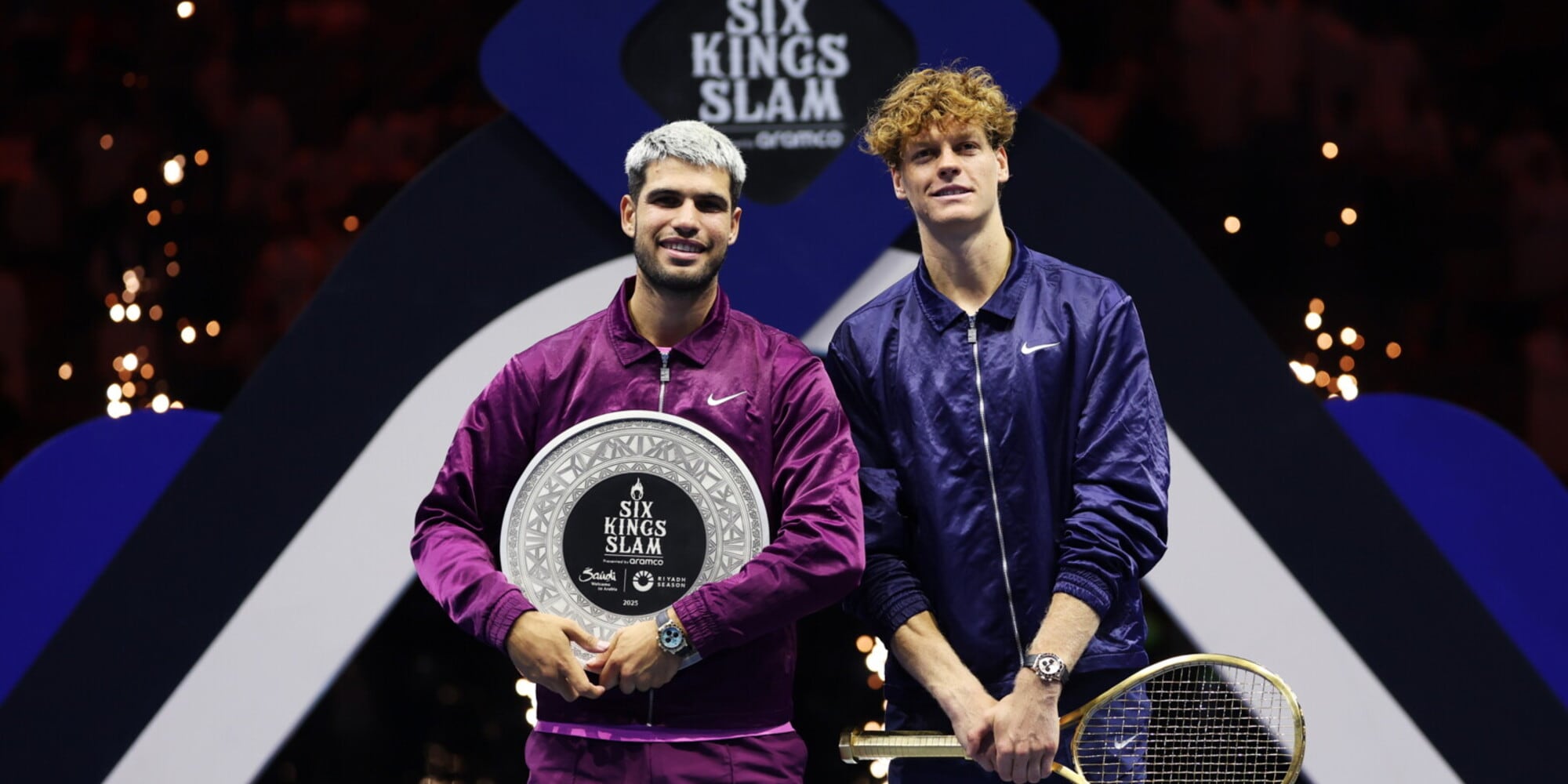 Sinner trionfa ancora al Six Kings Slam: emozioni e sorrisi con Alcaraz durante la premiazione