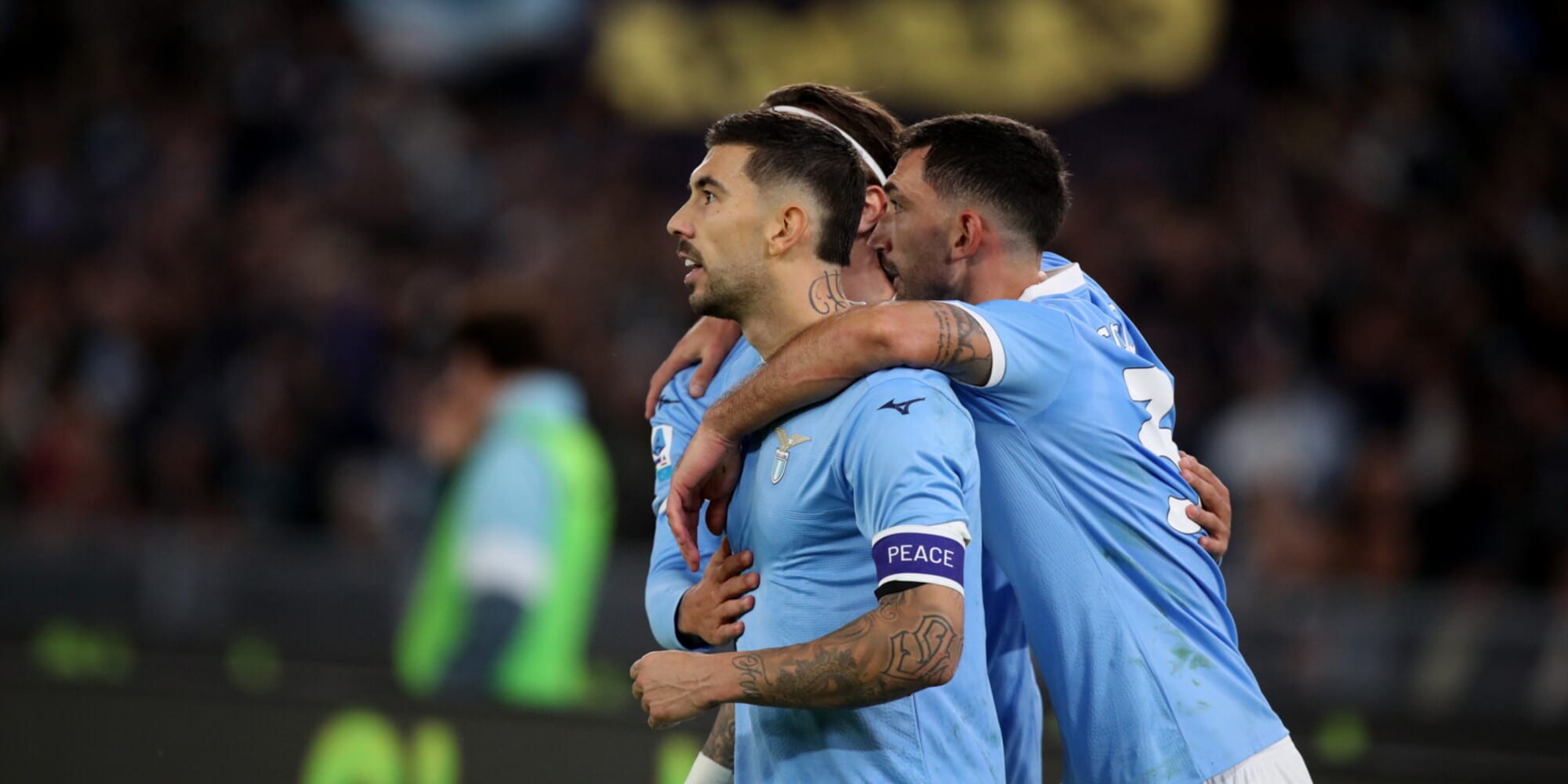 Lazio's goals come from the outside: Isaksen and Zaccagni defeat Cagliari.