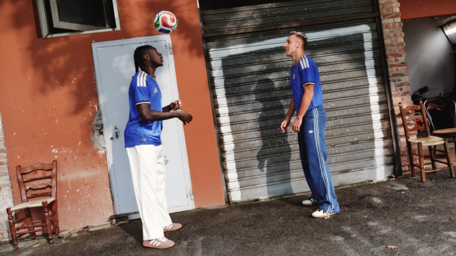 Azzurra’ riflette il cuore dell'Italia, la sua ricca eredità calcistica ed elementi culturali propri della storia italiana.