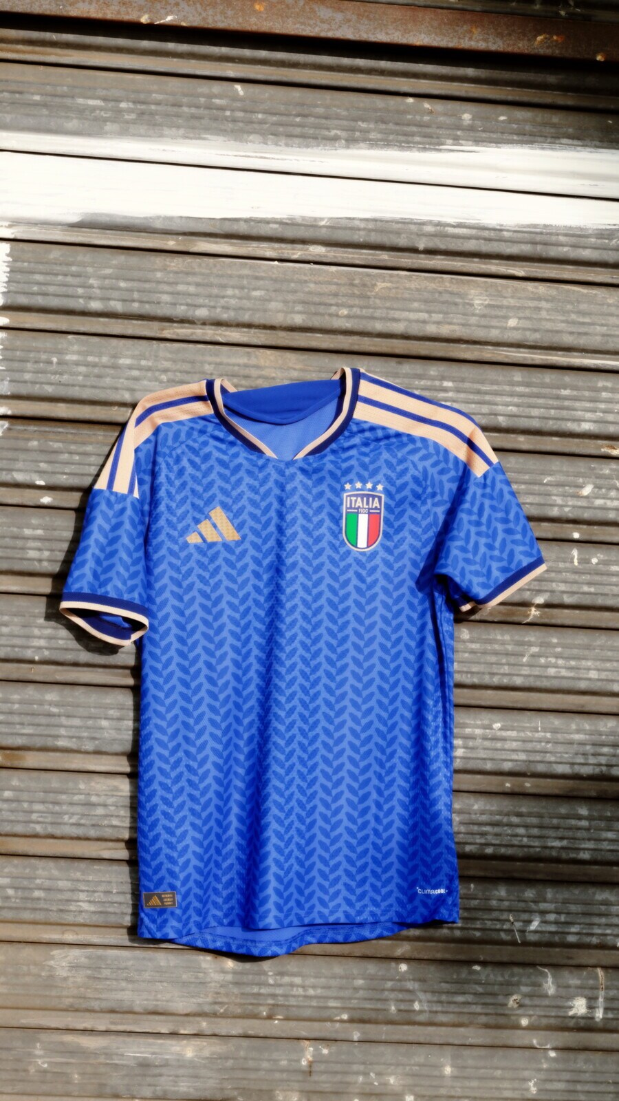 Il design è rappresentativo di uno stile di gioco libero e di nuove prospettive calcistiche, che hanno l'obiettivo di unire ogni generazione di tifosi.