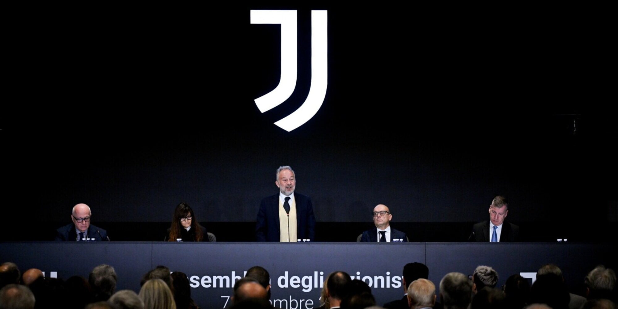 Juve, da assemblea azionisti sì all'aumento di capitale: le immagini della giornata
