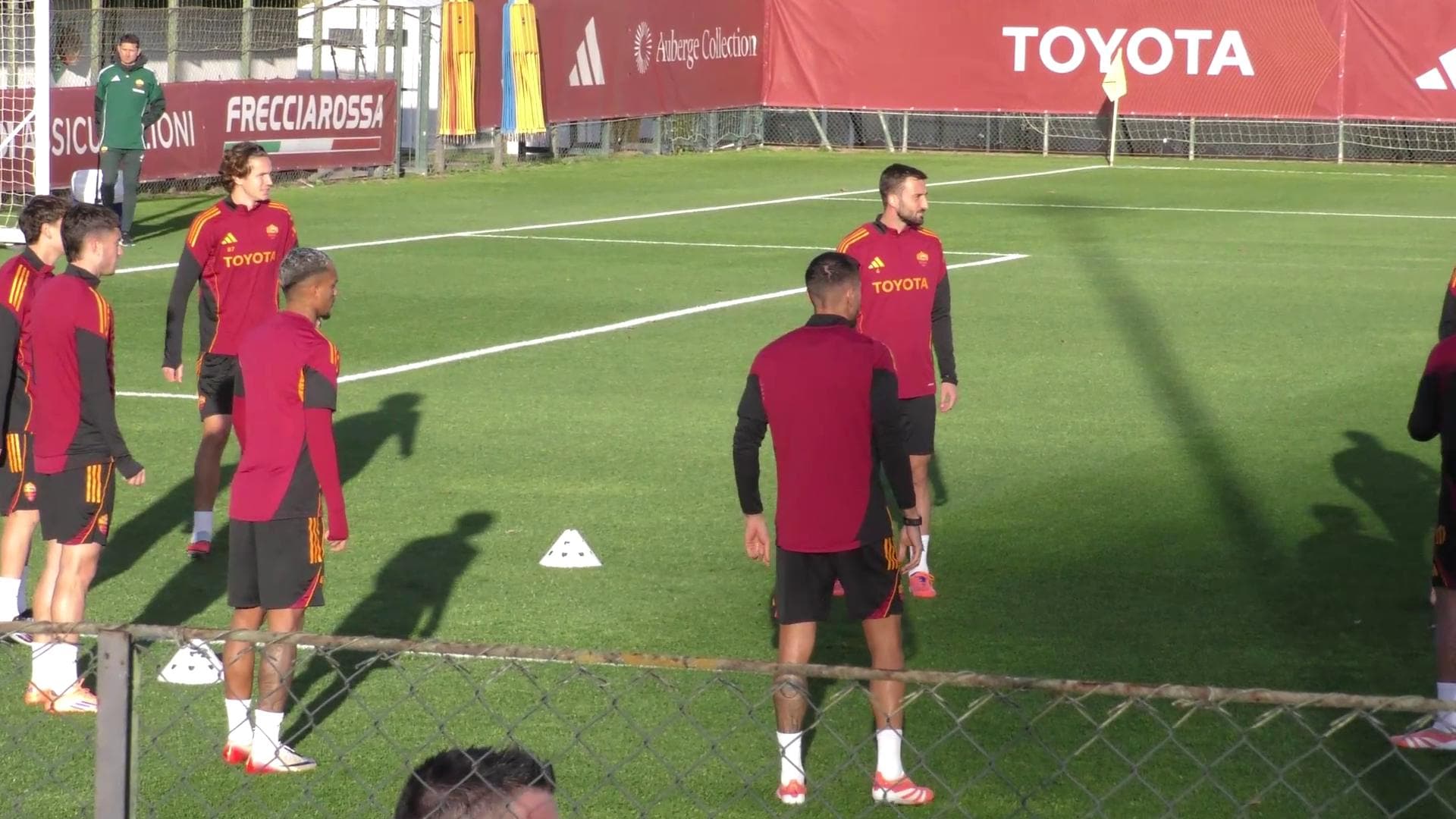 Roma, allenamento a Trigoria: Dybala si allena in gruppo