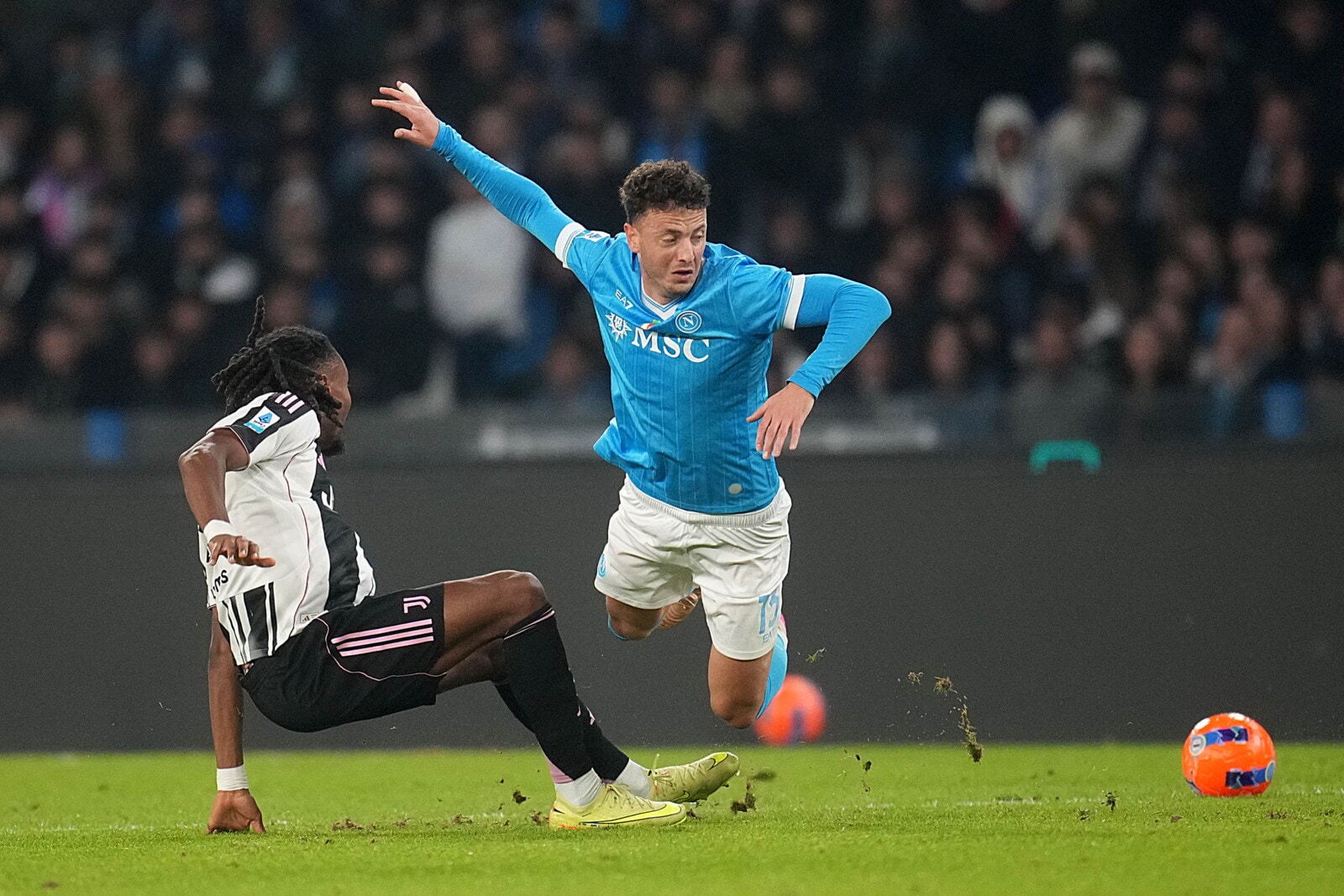 Rrahmani 6.5 Amministra con leadership e freddezza la retroguardia azzurra, costringendo Yildiz e Chico a virare sulle corsie laterali. 