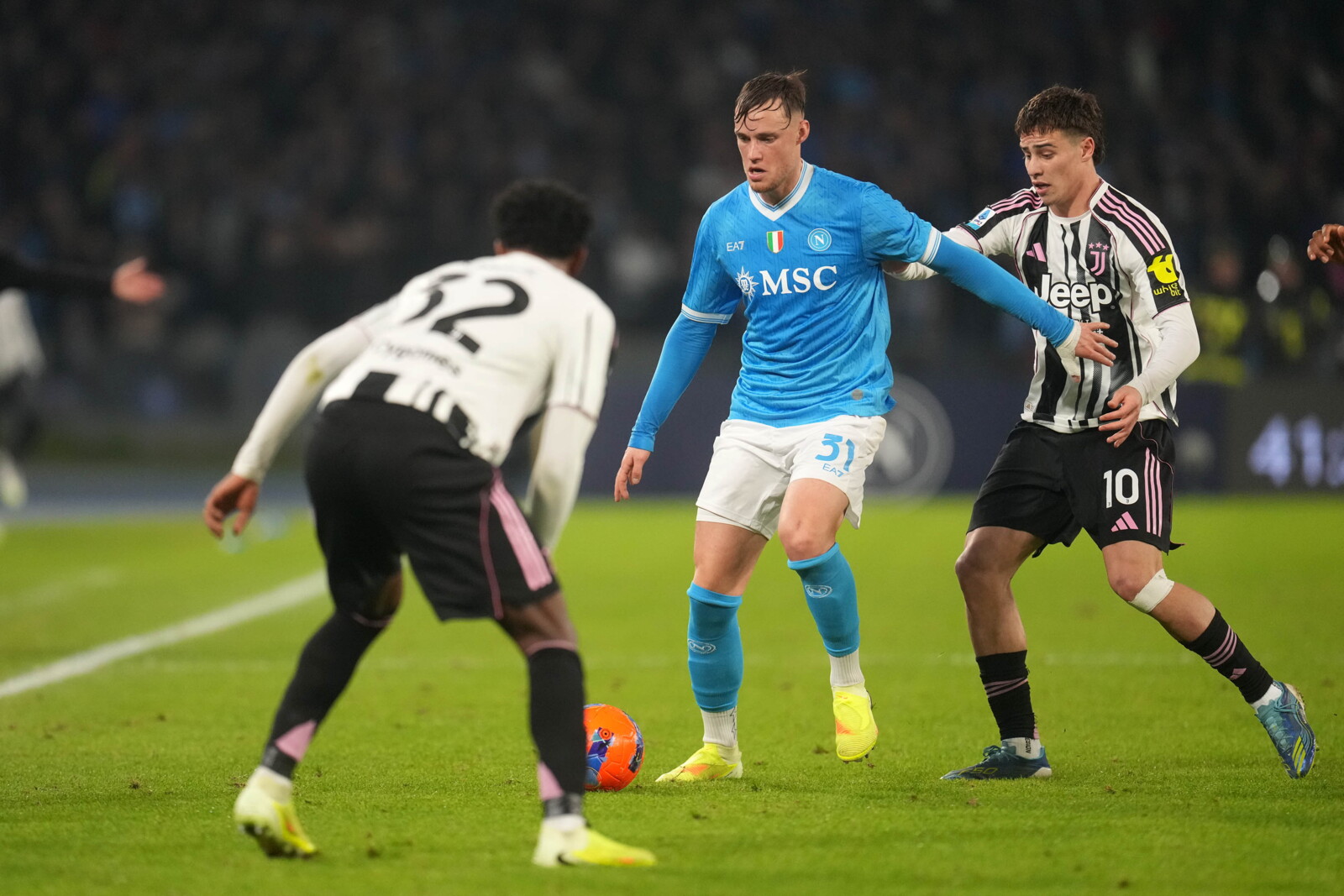 Beukema 6 Con la complicità dei compagni di reparto argina benissimo l’unico potenziale pericolo bianconero, Kenan Yildiz che, dalle sue parti fatica a trovare il bandolo della matassa.  