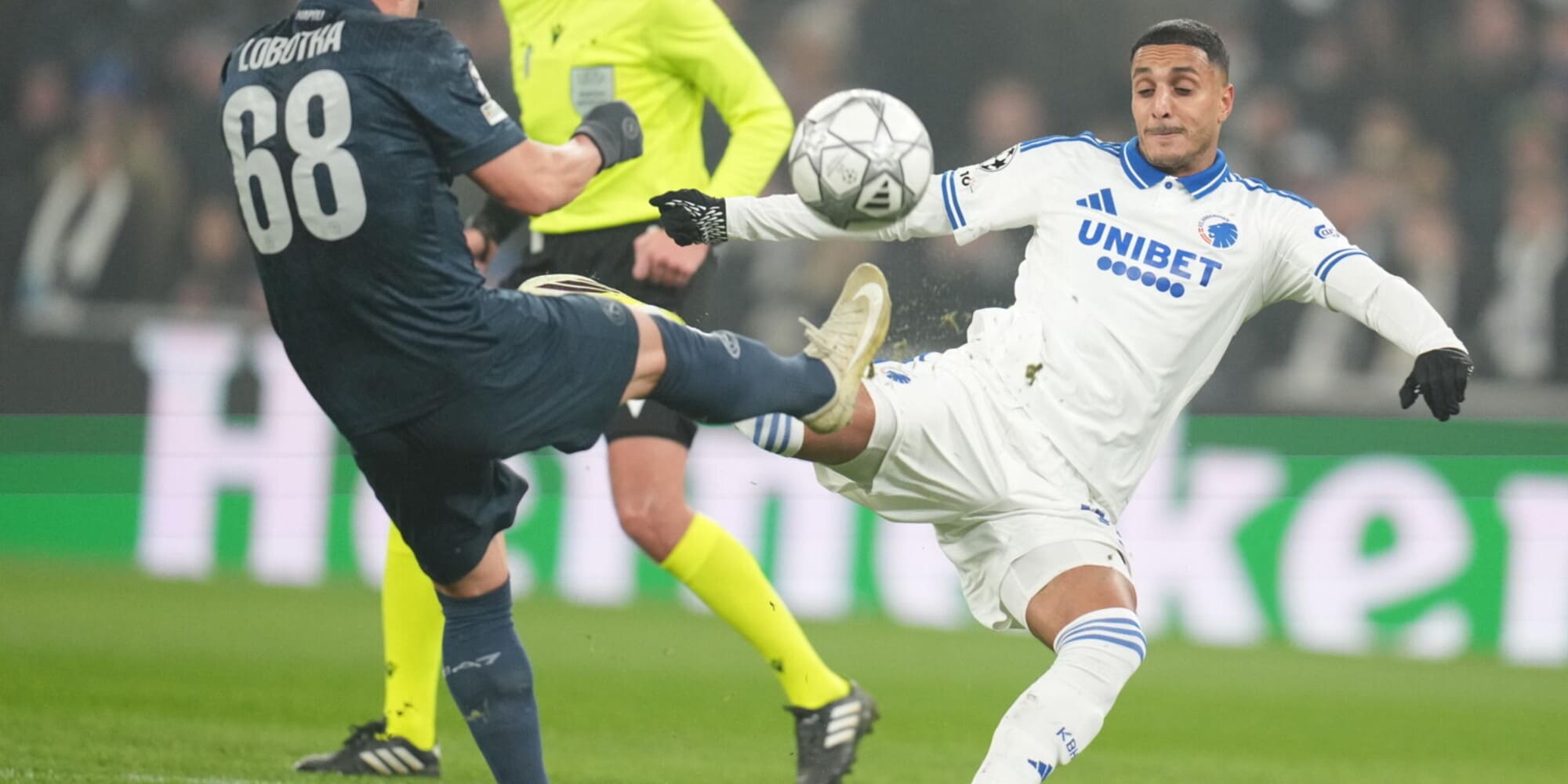 McTominay gol ma Larsson fa tap-in dopo aver sbagliato un rigore: Copenaghen-Napoli finisce pari
