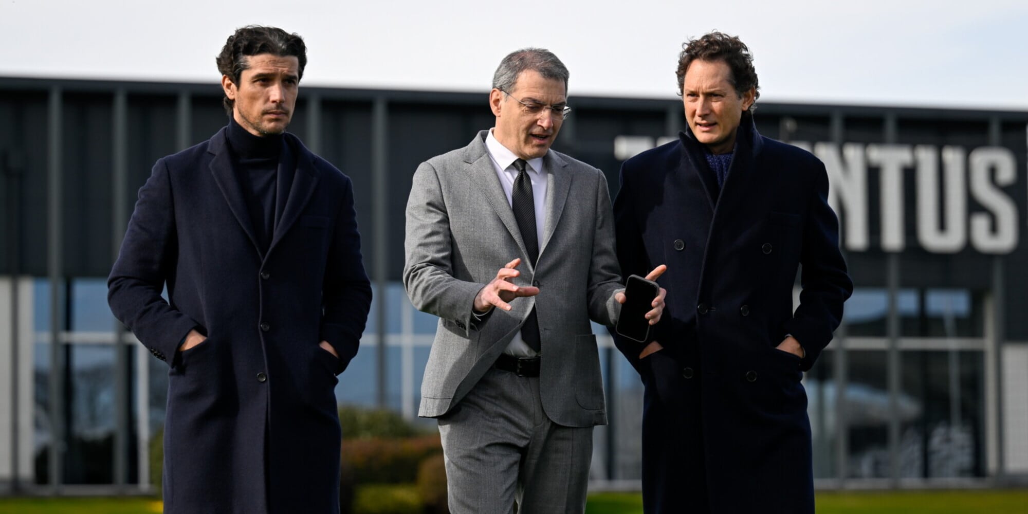 Elkann all'allenamento Juve: colloquio con Comolli e Modesto