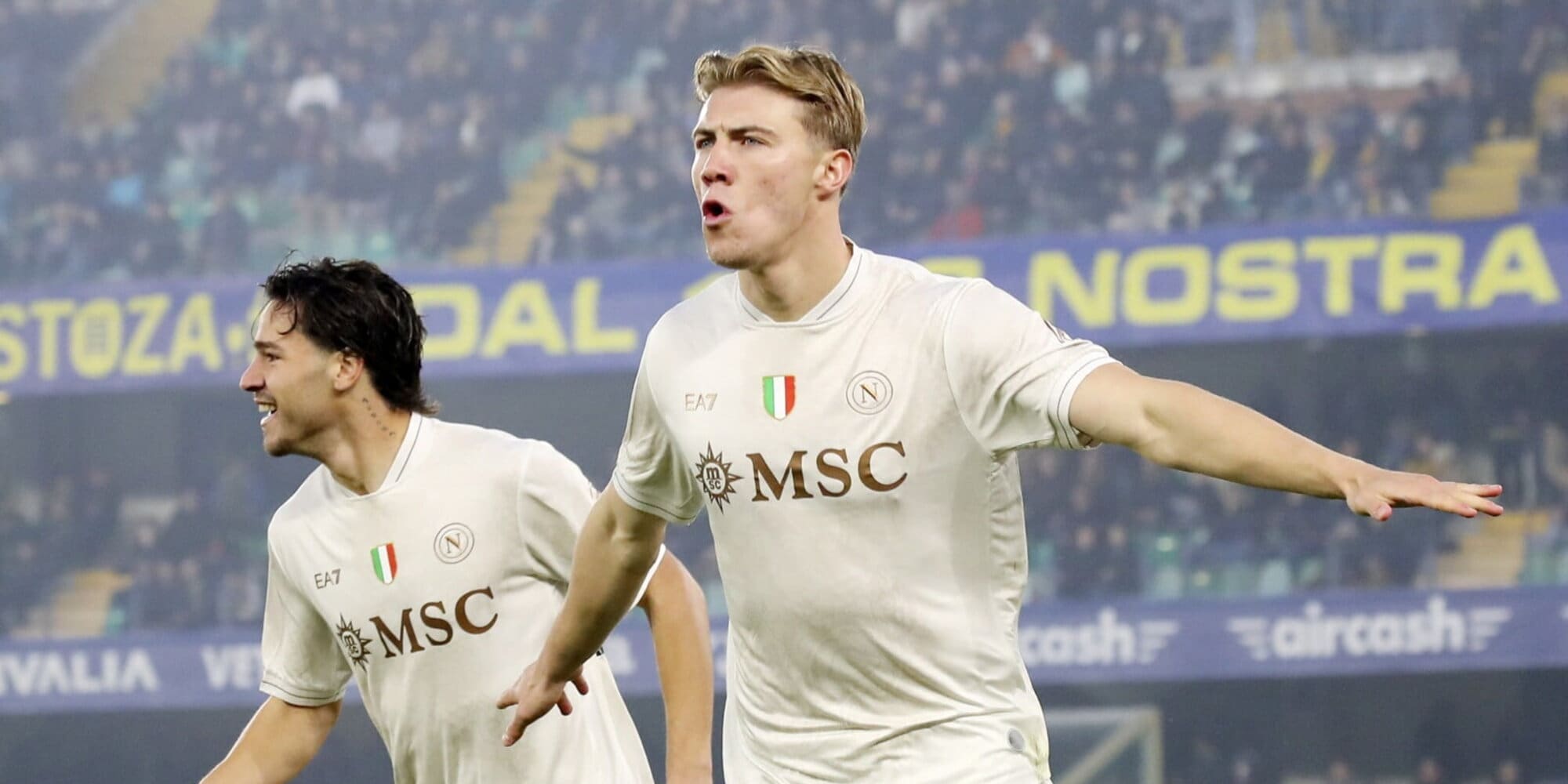 Hojlund e Lukaku consegnano i tre punti al Napoli: espugnato il Bentegodi, Conte può sorridere
