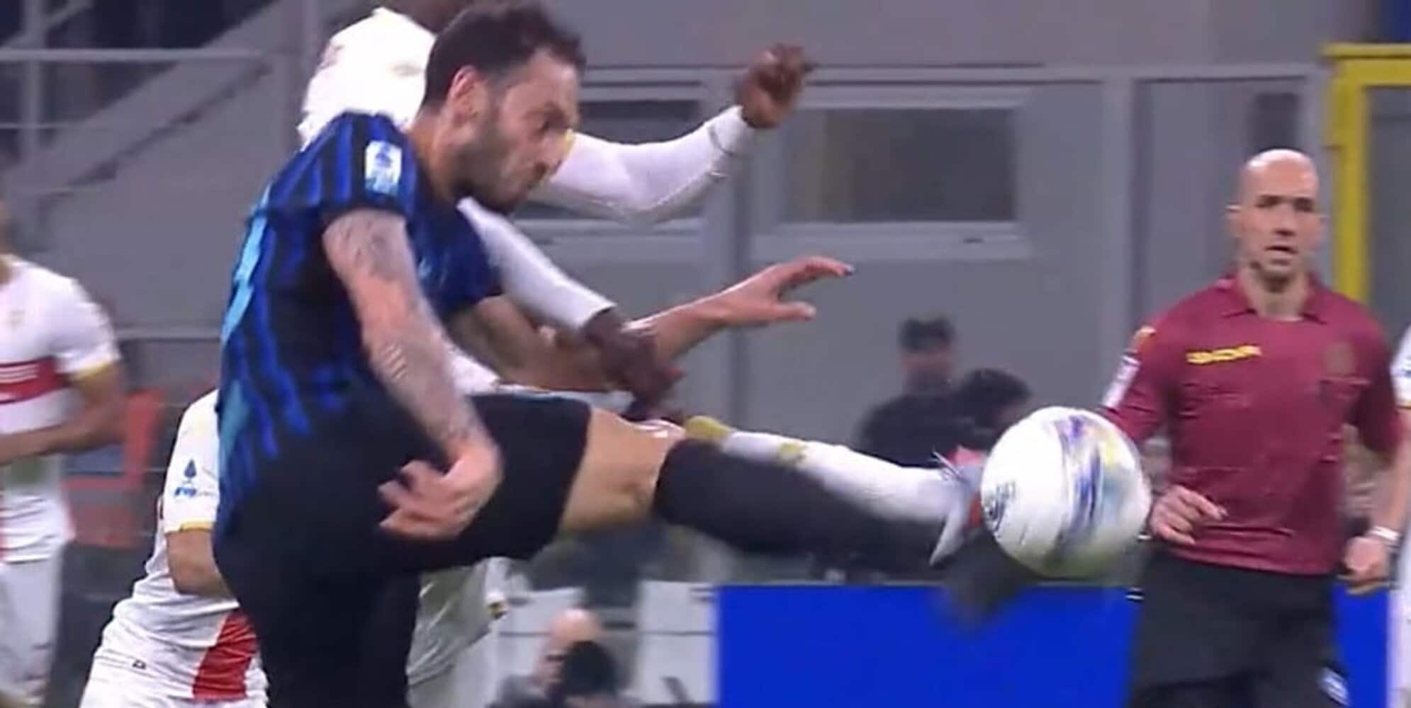 Tuttosport – “Ho detto che il VAR deve intervenire, non si può usare come otto anni fa” Tuttosport – “Ho detto che il VAR deve intervenire, non si può usare come otto anni fa”