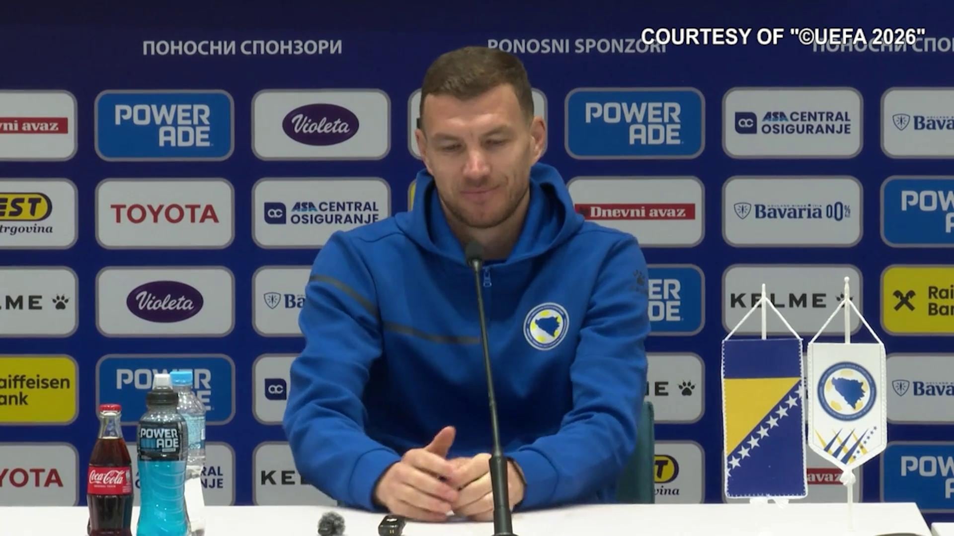 Dzeko: "Tutti in piedi all'inno italiano"