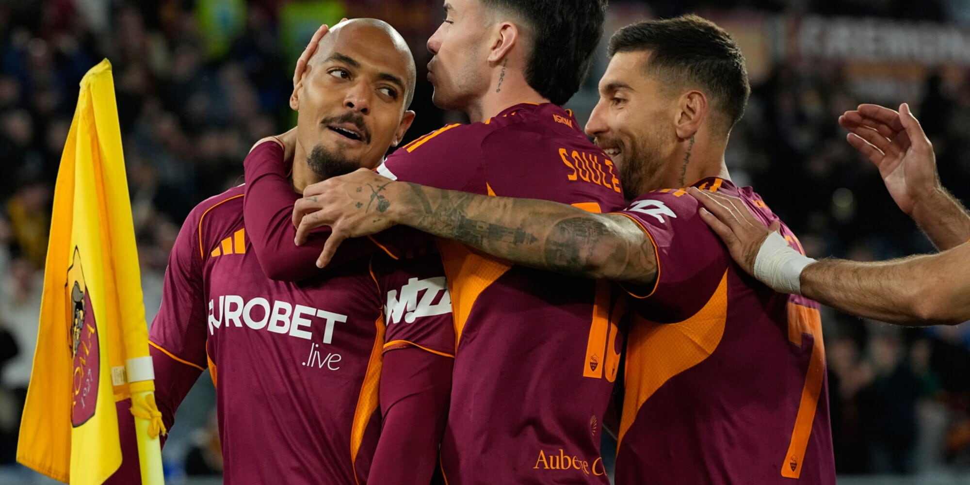 Malen indemoniato, tripletta per rilanciare la Roma: il Pisa si arrende all'Olimpico