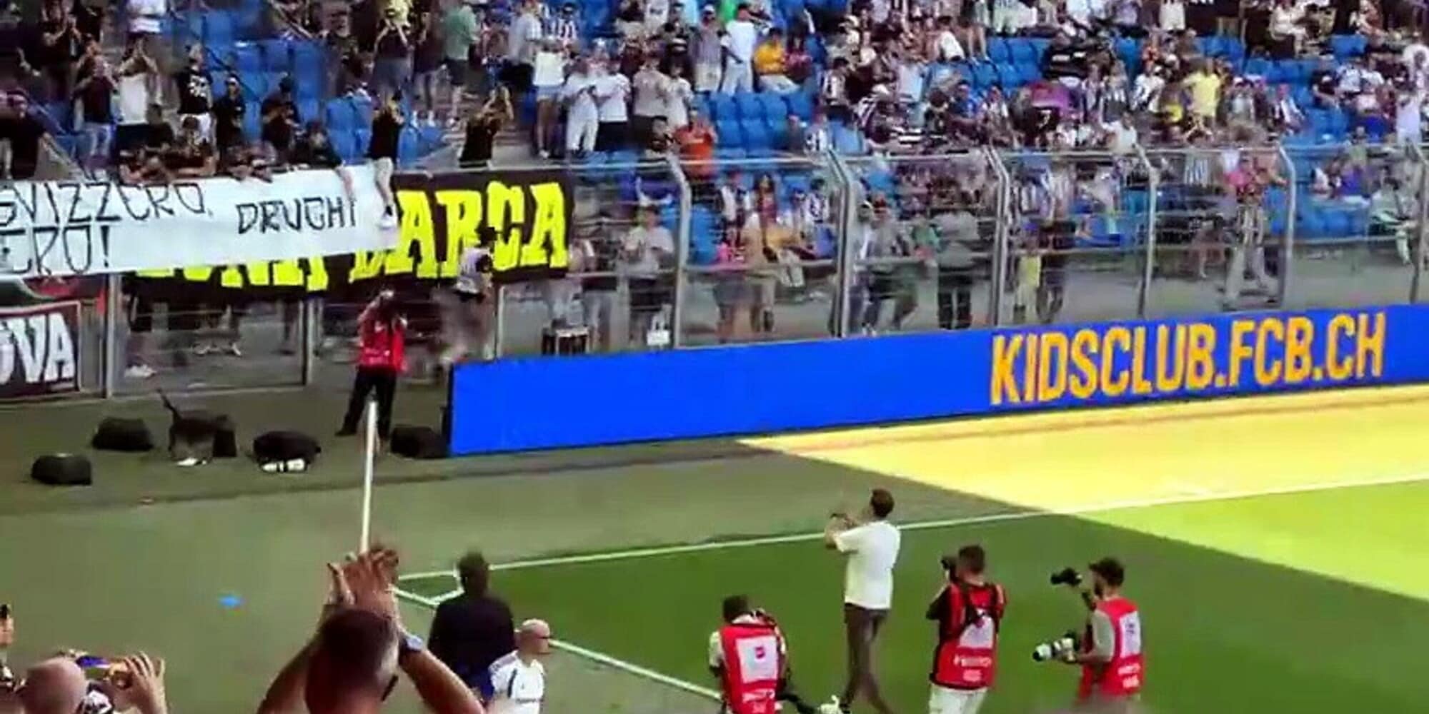 "Guerriero bianconero", Lichtsteiner sotto la curva dei tifosi Juve