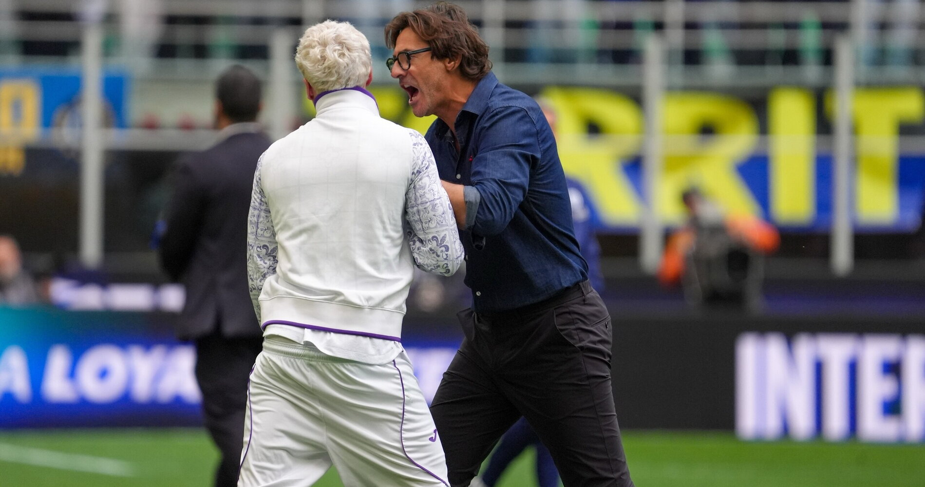 Photo: Tuttosport Fiorentina Coach Vanoli and Jimenez in Post-Match Clash