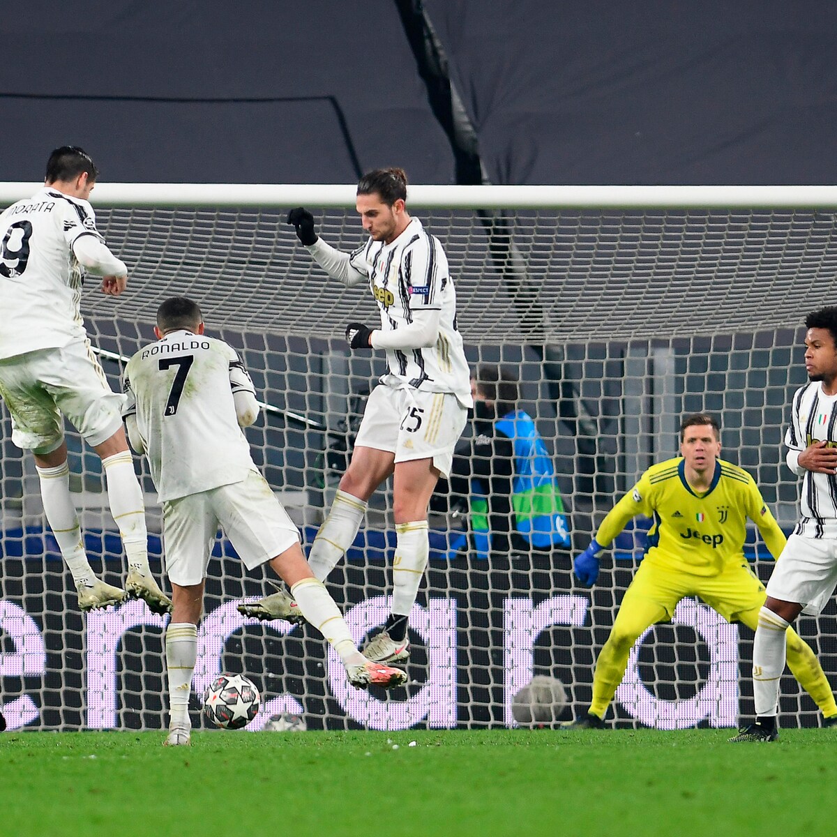 the sun uefa cambia regola dei gol in trasferta ai supplementari