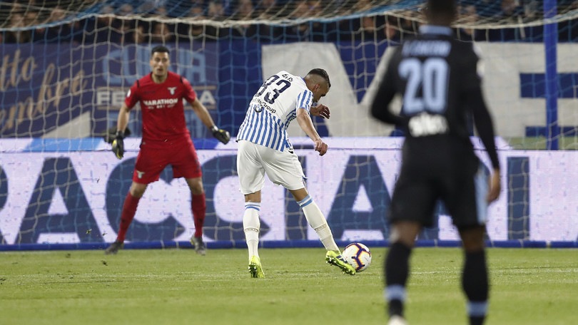 La Lazio cade malamente a Ferrara. Decide Petagna allo scadere