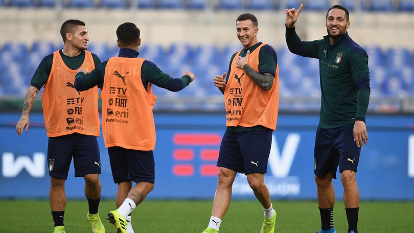 L’Italia si prepara alla sfida con la Grecia: Bernardeschi se la ride