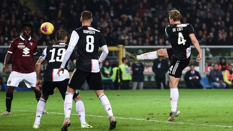 De Ligt decide il derby di Torino: Juve in testa da sola