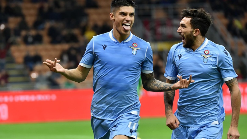 Il Milan cede alla Lazio all'83': decide Correa