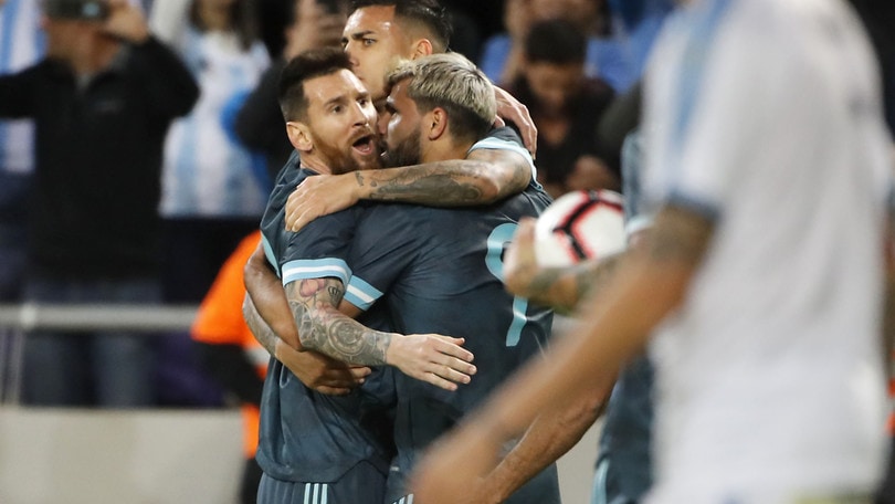 Festival del gol tra Argentina ed Uruguay. Messi su rigore fa 2-2