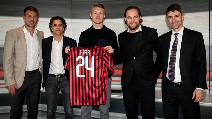 Milan, ecco Kjaer: in posa con la numero 24