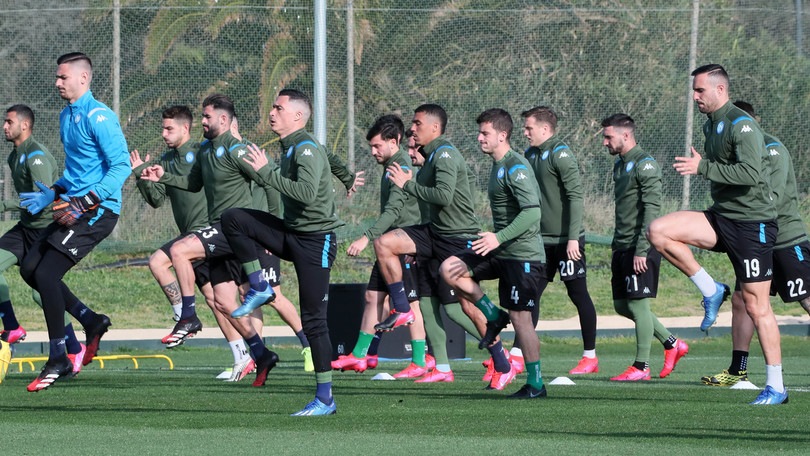 Napoli, sudore e sorrisi in allenamento in vista del Barcellona di Messi