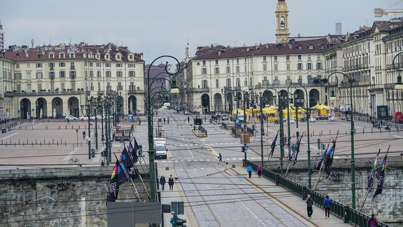 Coronavirus, le strade di Torino sono deserte