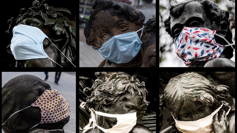 Coronavirus in Germania: le statue con le mascherine