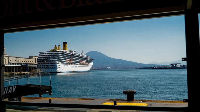 A Napoli la nave Costa: membri equipaggio pronti a sbarcare
