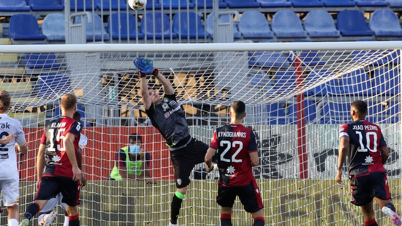 Super Cragno, un punto a testa per Cagliari e Lecce