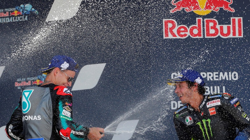 Valentino Rossi da impazzire! Terzo posto a 41 anni e grande festa sul podio