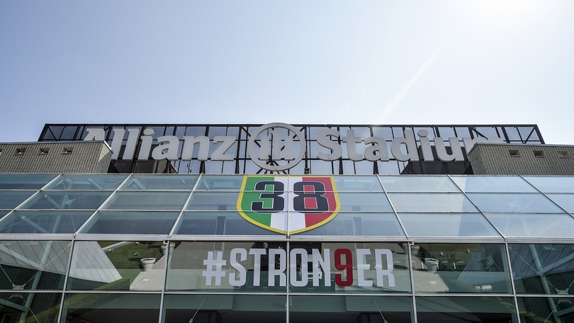 Juve stron9er e con 38 scudetti: cambia la facciata dell'Allianz