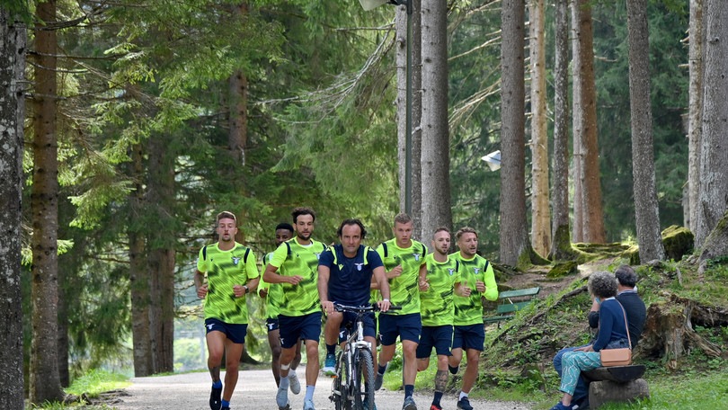 Lazio di corsa sulle Dolomiti: Inzaghi segue in bicicletta