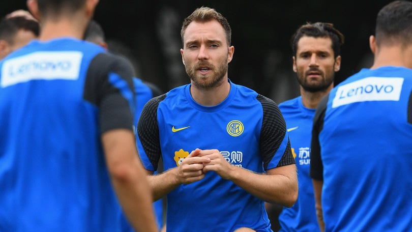 Appiano Gentile, l'Inter si allena aspettando Vidal