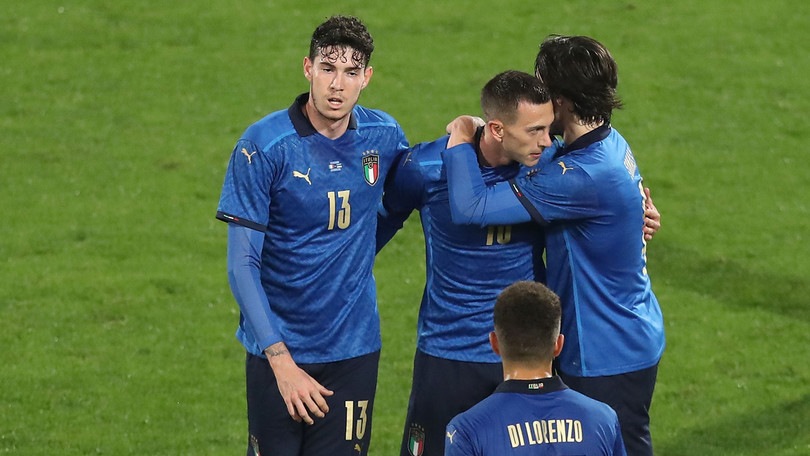 Bernardeschi brilla con la maglia numero 10: poker Italia all’Estonia