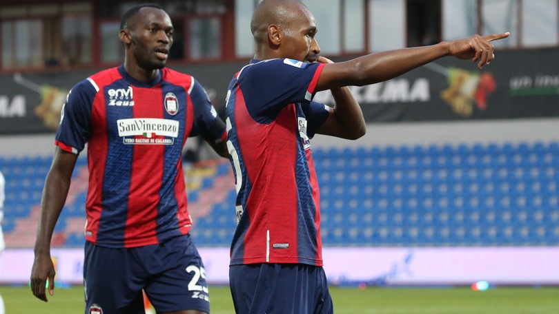 Crotone, prima vittoria! Doppietta di Messias e Spezia ko