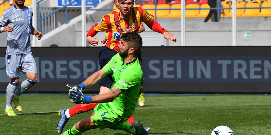 Serie B, il Lecce batte la Spal e vola in vetta. Vincono Alessandria e Cittadella