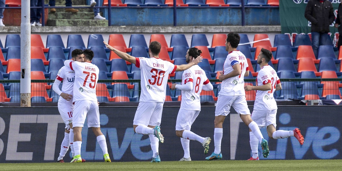 Serie B, il Monza batte il Cosenza e aggancia la Cremonese al 2° posto