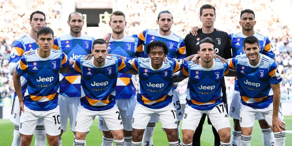 Juve in campo con la nuova maglia: la 'prima' con il Bologna