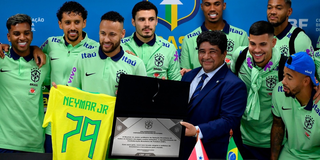 Neymar, Brasile ai suoi piedi: superato Pelè, la premiazione