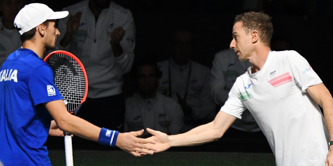 Arnaldi cede a Van De Zandschulp al tie-break: 1-0 Olanda sull'Italia