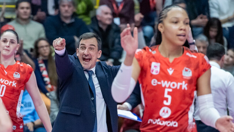 Enrico Barbolini sulla panchina della UYBA, esonerato Cichello