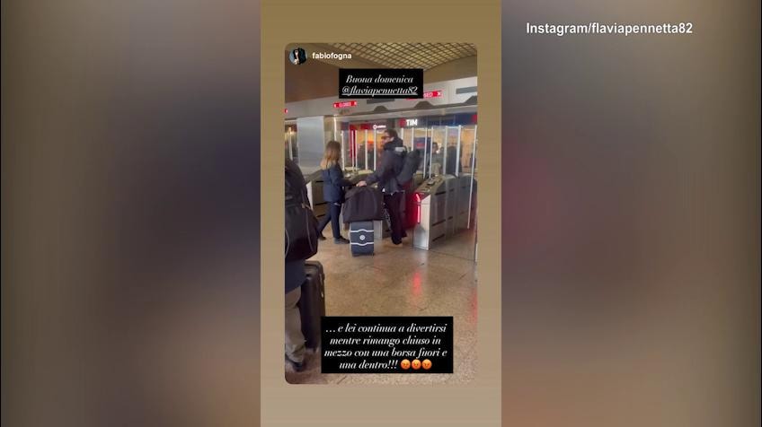 Fognini "incastrato" in stazione e Flavia Pennetta se la ride