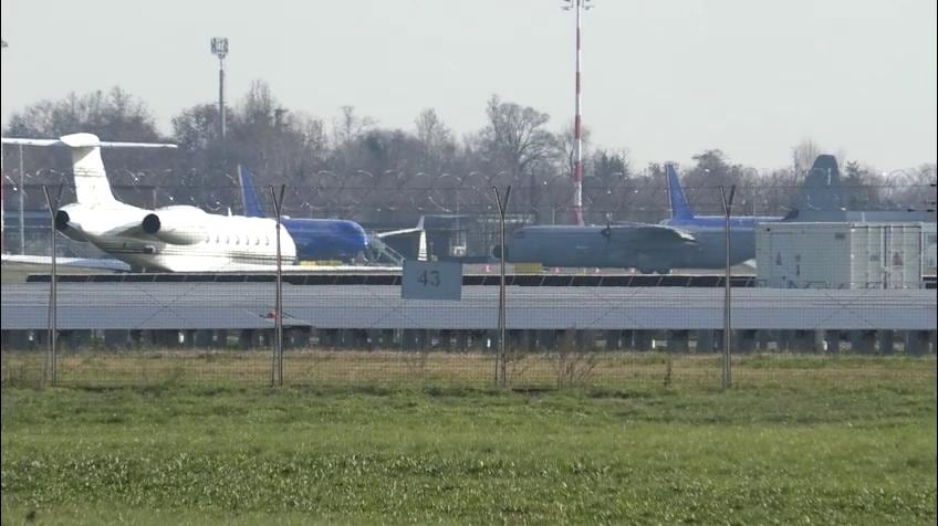 Tragedia Crans-Montana, il rientro in Italia delle salme all'aeroporto di Linate