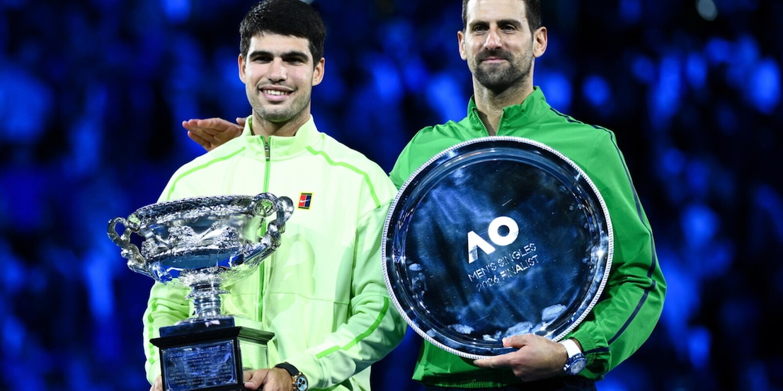 Alcaraz trionfa e Djokovic non molla mai: Australian Open, lo show della finale per immagini