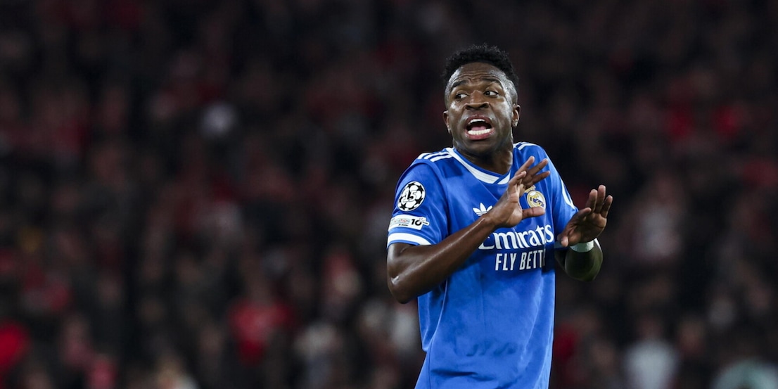 Lampo Vinicius: il Real va. Attivato protocollo antirazzismo, gara sospesa 10 minuti: cosa è successo