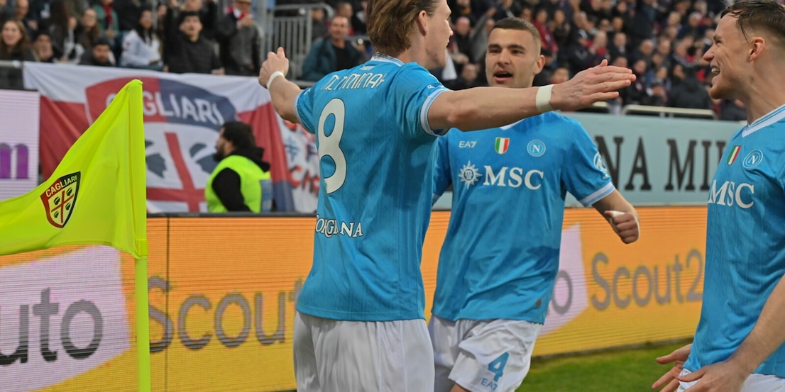McTominay flash, il Napoli espugna Cagliari e cala il poker di vittorie