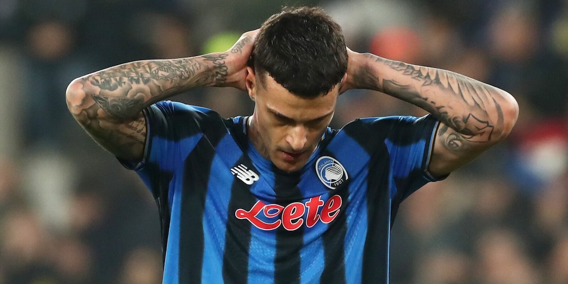 Scamacca infortunato, lesione all'adduttore: salta Atalanta-Verona e playoff Mondiali con l'Italia