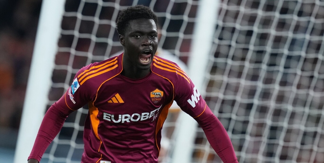 La Roma batte il Lecce all'Olimpico e torna a vincere: decide Robinio Vaz, Gasperini aggancia la Juve